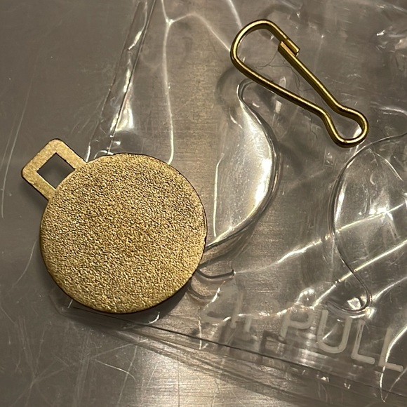 🔴ZIPPER PULL - NORTH AMERICA HUNTING CLUB EMBLEM NWOT - Picture 2 of 2